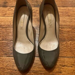Prada Women's Gray Pumps Size 37